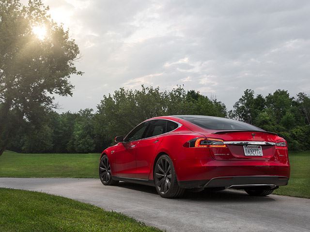 Покажет ли Tesla Model 3 в этом месяце
